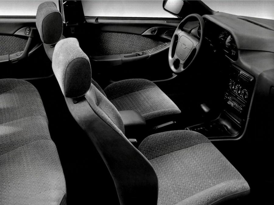 Интерьер Daewoo Espero 1993 года  (фото 13 из 14)